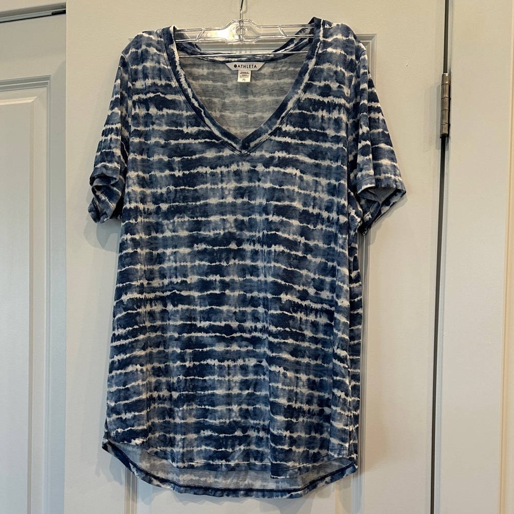 Athleta Tie-Dye Blue V-Neck Tee